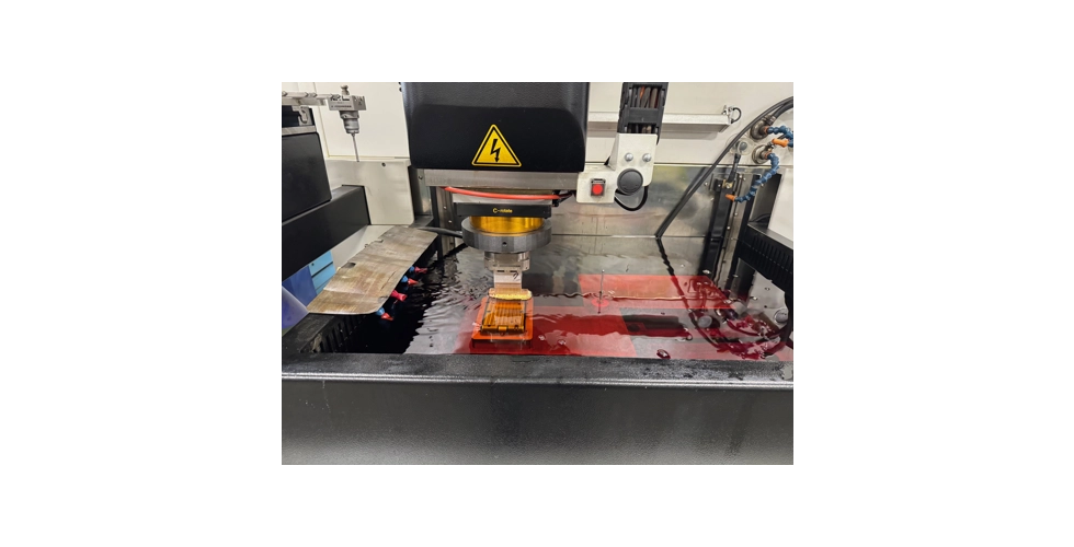 Lisovna umělých hmot & CNC kovovýroba - B S B spol. s r.o.